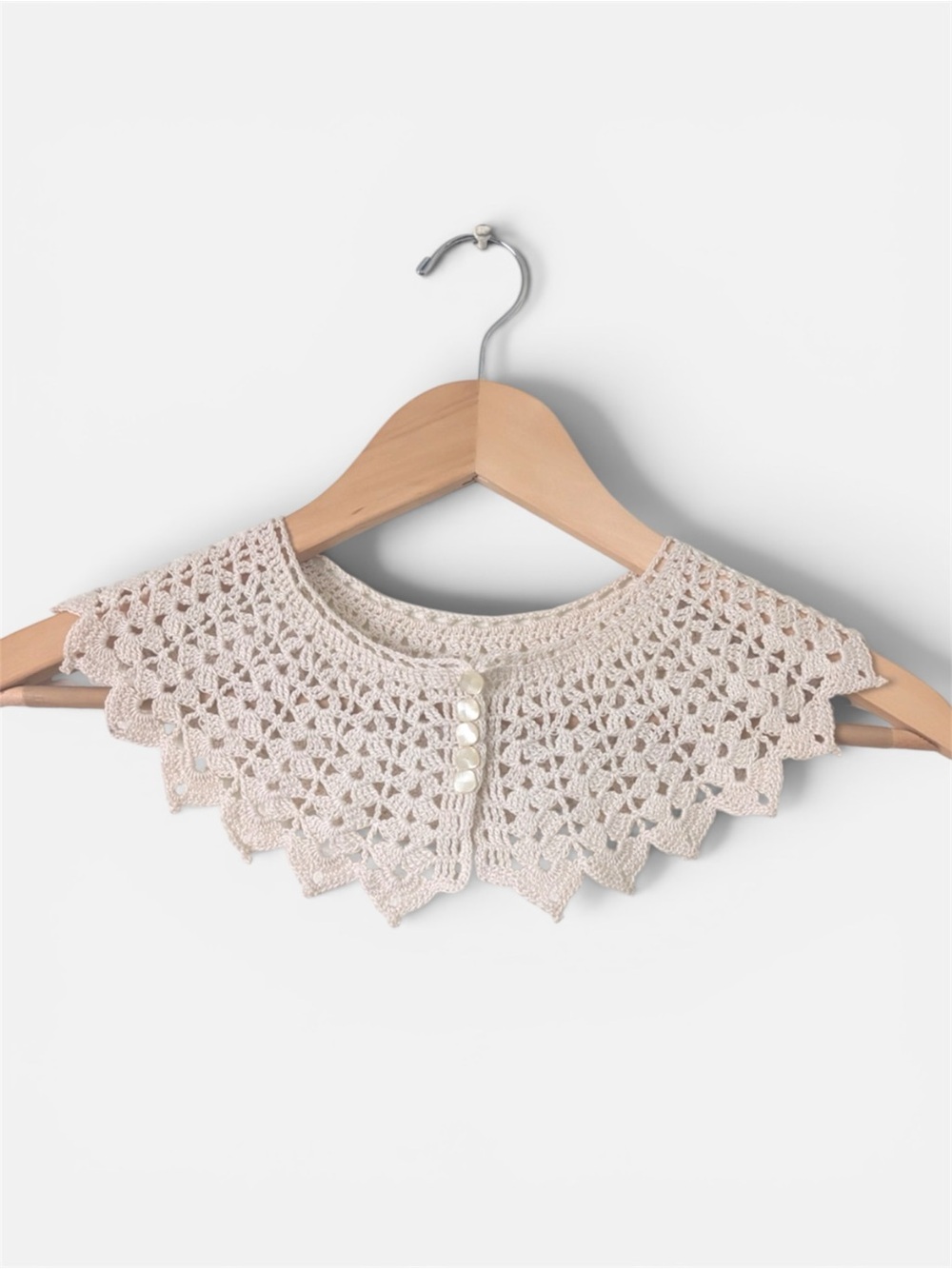 Vintage Crochet Collar, Off-White Cream Color Scalloped Edge
